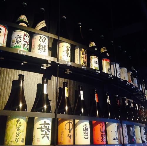 全国各地から集めた焼酎・日本酒・泡盛の数々！