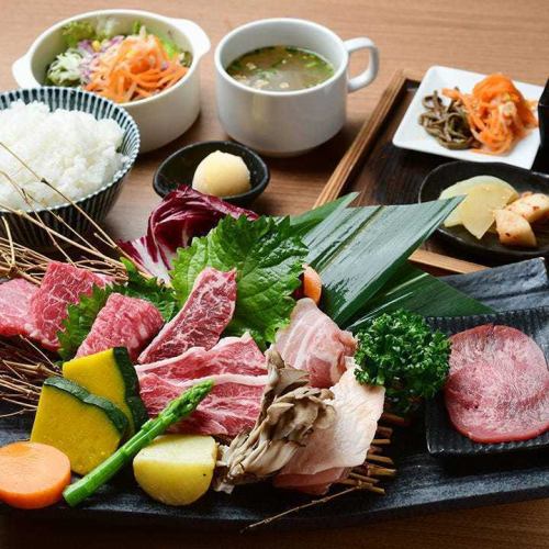 たっぷりランチ♪お得なセットで午後の活力チャージ！