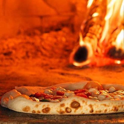 店内焼き上げ本格pizza