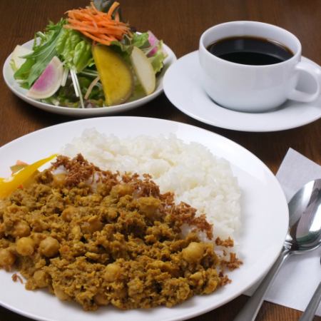 Dry curry of minced lamb & minced chicken and chickpeas