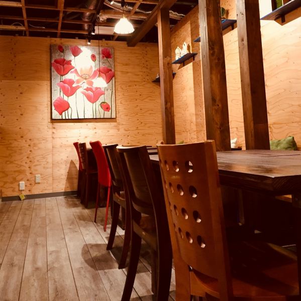 There is a stylish cafe with a spacious space of 35 seats ♪ There are table seats, sofa seats and private rooms in the spacious seating area, so it can be used for various scenes ★ There are seats available for up to 20 people on the 2F! Please contact us ♪