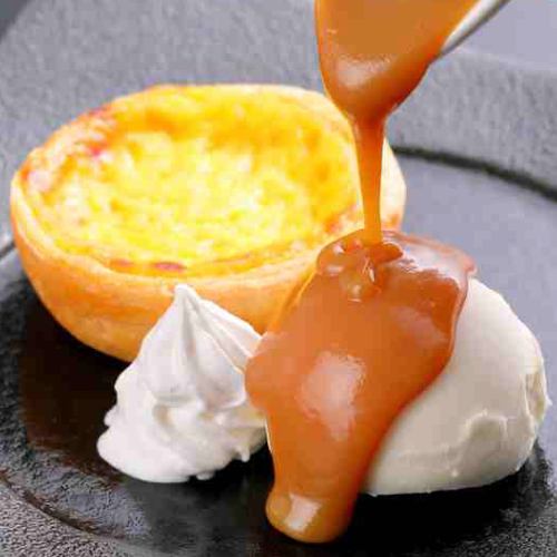 Egg tart and vanilla ice cream with fresh caramel