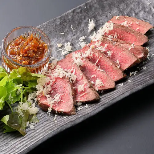 鹿肉のローストと山わさび