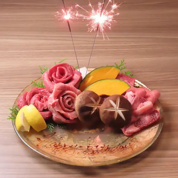 【お祝いに最適◎】大迫力の肉ケーキ！