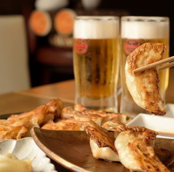 Held every day! From 17:00 to 18:30, you can enjoy Orion Draft, various gyoza, and sake snacks and pork tails at half price!! Use the coupon to get about 50 types of applicable drinks!! Not only drinks, but also popular items such as gyoza and sake snacks and pork tails are available at half price. It is also recommended for a quick drink after work.