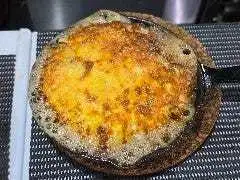 鮭とキノコの熟成パルメザンオムレツ