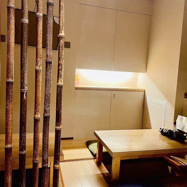 【コロナ対策店舗】：完全個室で密を避け安全に飲食。新橋に佇む酒楽なかむら。和の風情あふれる空間は、まさに大人の隠れ家。落ち着いた個室空間は普段の飲み会からご接待・歓迎会・送別会・同窓会・誕生日・親睦会・会社宴会・デート・貸切・女子会など２名様～50名様までご利用頂けます。