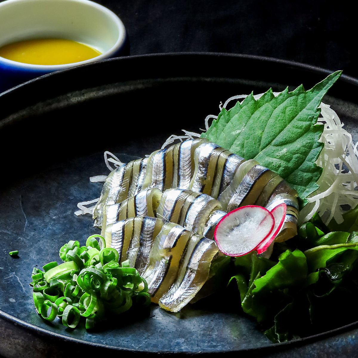 鮮魚の刺身や芳醇な肉刺しで日頃の疲れを癒す至福の一杯をご満喫