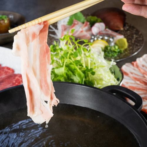 採用鹿兒島著名的黑豬肉製成。