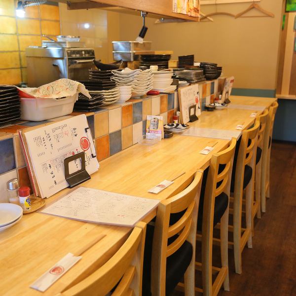 《Counter seat where you can see cooking in front of your eyes ◆》 11 seats are prepared for a chef's cooking experience. Recommended seats for use ◎ 1 minute walk from JR Yasu Station and a good location of the station Chika ♪ Please feel free to drop in on the way home from work ◎