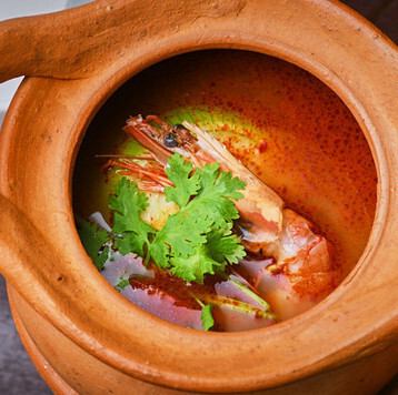 日本人好みのオリジナルアジアン料理をご用意しております☆半個室完備でご宴会にも◎
