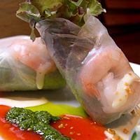 【当店定番メニュー♪】ぷりぷりの海老が美味しい！お酒のお供にも◎生春巻き　640円(税込)