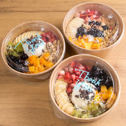 トッピングをしてあなただけのアサイーボウルを作れる！