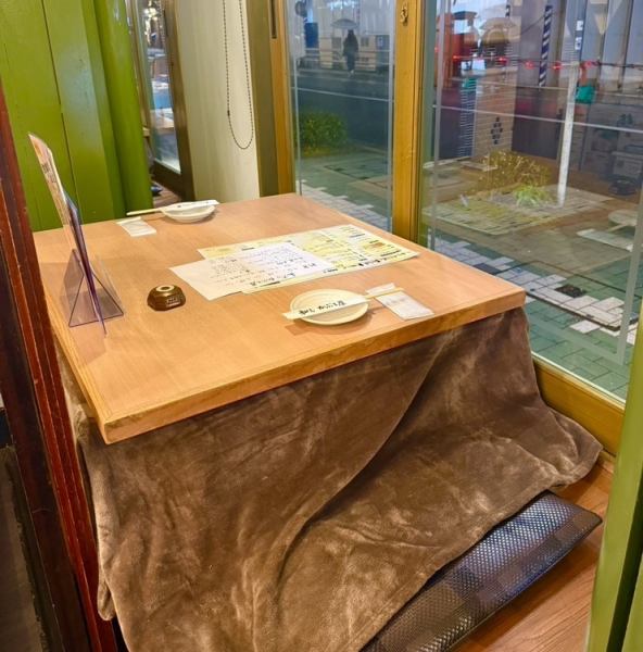 冬季は『コタツ』にしてあったかヌクヌクご案内♪料理やお酒を開放的な空間でご満喫ください☆人気席の為ご予約の際はお早めにお願い致します。