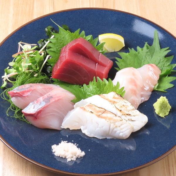 【刺身盛り合わせ】新鮮な海の幸が織りなす味わいを楽しめる◎《1500円(税込)》