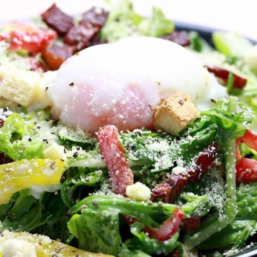 Crispy Caesar salad with colorful vegetables and fried burdock