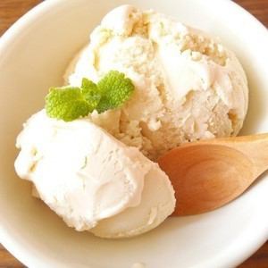 Ice cream of the day (vanilla or matcha or chocolate ice cream)