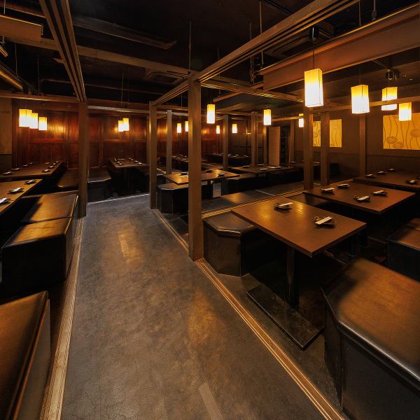 The restaurant has a monochrome theme and incorporates a Japanese feel, and is equipped with semi-private and fully private rooms.With approximately 160 seats available, it can be used for a wide range of occasions, from small groups to large groups.You can enjoy a date or a meal with friends, or have a drink and have fun with your friends!