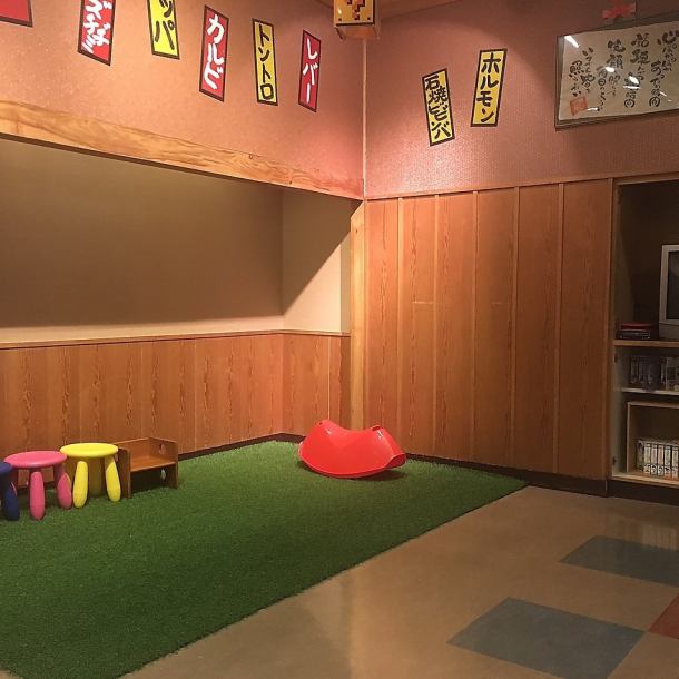 There is a kids space.Guests with young children can also have a calm meal.