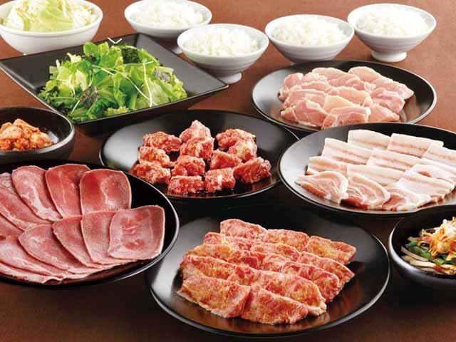 고급 고기를 맛볼 수있는 【만족 코스】 음료 무제한으로 세금 포함 3700 엔!