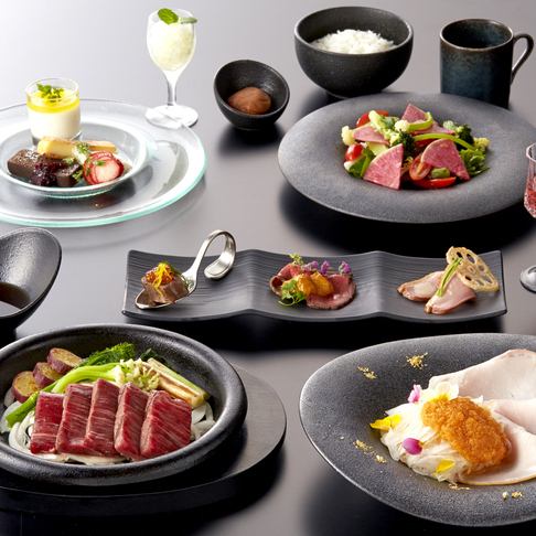 厳選肉を使う料理はコースでご提供。お値打ちなランチコースも◎