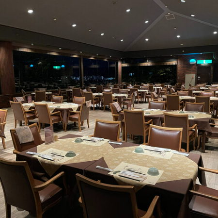 ゆったりとした空間で、ご家族や大切なご友人とのお食事をお楽しみ下さいませ。
