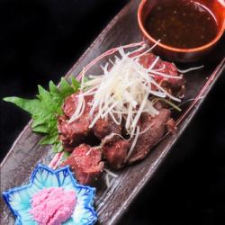 鹿肉ロースの炙り焼き　濃厚オニオンソース