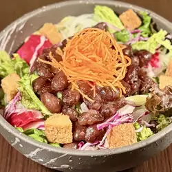 フィッシュカツと金時豆の県民グルメのサラダ