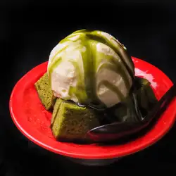 濃厚抹茶ソースのバニラアイス