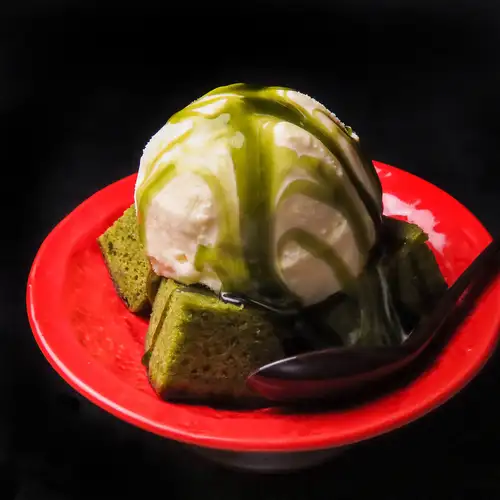 濃厚抹茶ソースのバニラアイス