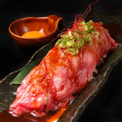 のべ阿波牛 イチボの炙りユッケ
