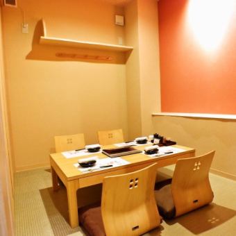 [Private room (tatami room) x (4 rooms)] Perfect for when you want to be moderately polite such as "entertaining" or for parties such as "birthdays, celebrations, anniversaries".We can accommodate up to 20 people.