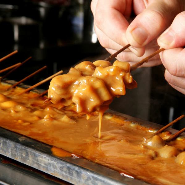 【串かつでんがな名物】本場大阪の味をそのままでご堪能ください！でんがな名物『どて焼き』♪
