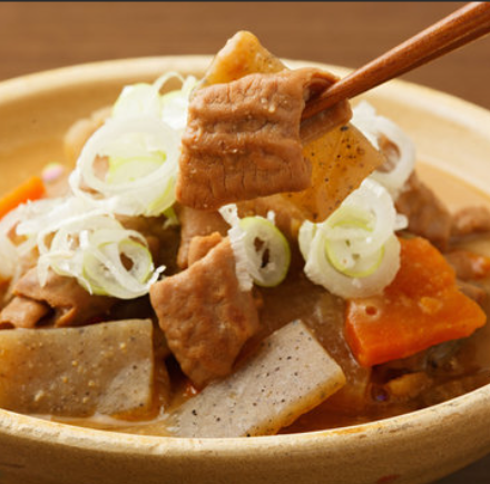 コクと旨味が自慢!心も体も温まる特製もつ煮♪