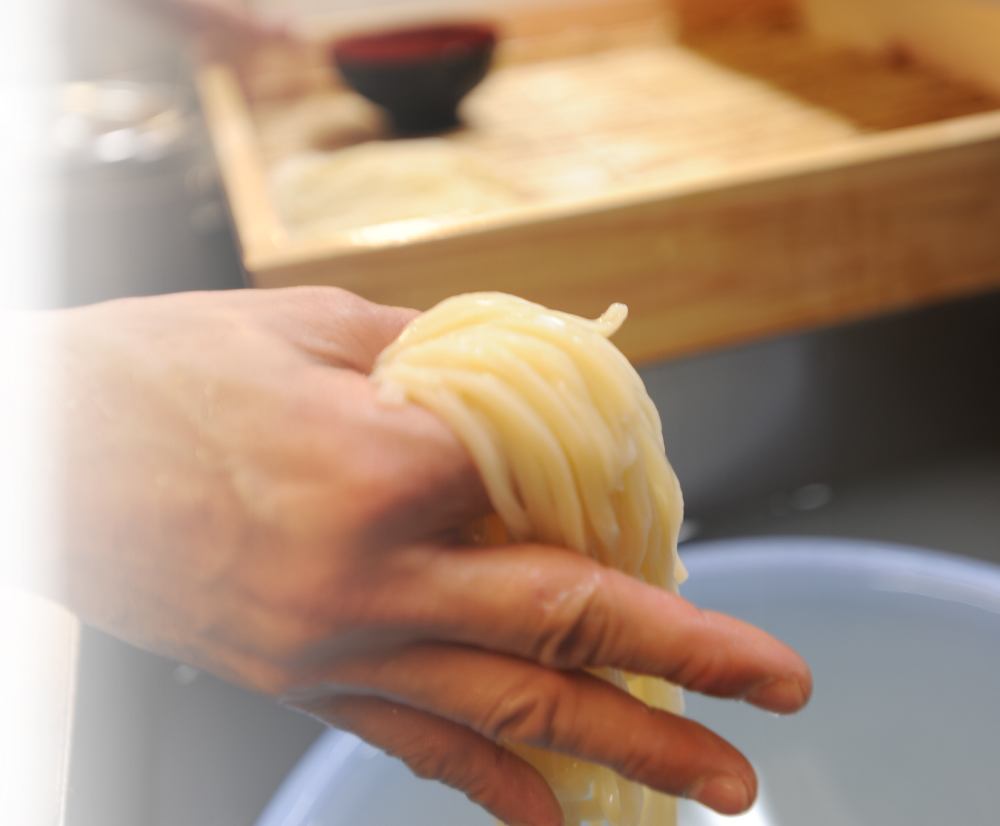 You can enjoy delicious udon noodles with one coin until you get tired of eating it every day.