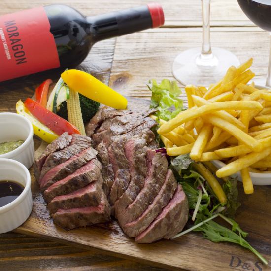 Enjoy a thick-sliced steak at a great price ☆ Your favorite wine and a wonderful marriage ♪