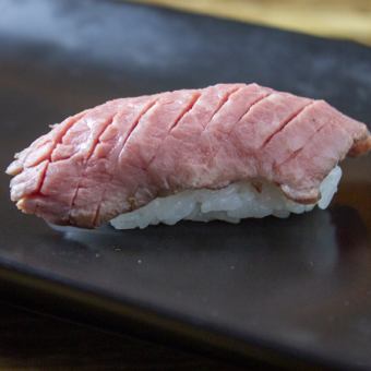 Roasted lean beef sushi