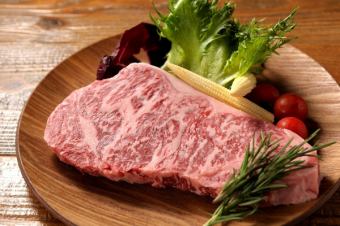 由肉类专业人士烹制的国产瘦牛肉的无限畅饮90分钟牛排套餐6,000日元