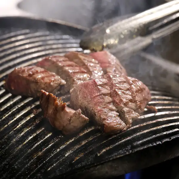 每一塊肉都經過精心烤製，味道絕佳！
