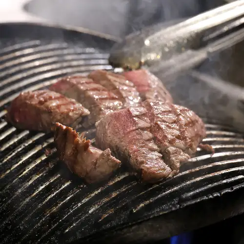 每一塊肉都經過精心烤製，味道絕佳！