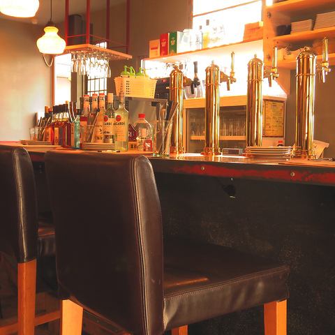 ■カウンターでサク飲みもおすすめ！■豊富なドリンクの種類！飲みごたえバッチリ！ワインやクラフトビールなどこだわりのドリンクメニューをそろえております！橋本でワイン、クラフトビール、イタリアンをお探しの際は、お気軽ご連絡ください！