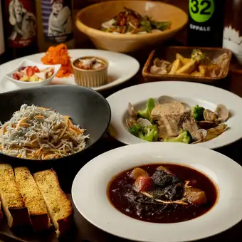 10月1日起：ITADAKI團體套餐（含2.5小時無限暢飲），15人以上團體可享。包含6道菜。 6000日圓（含稅）。