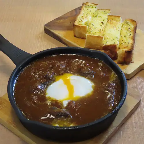牛颊肉土豆炖菜配半釉汁