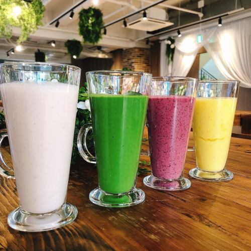 Smoothies made with seasonal vegetables and fruits bring out the sweetness of the ingredients directly.A dish that changes depending on the season, so you never get tired of it.
