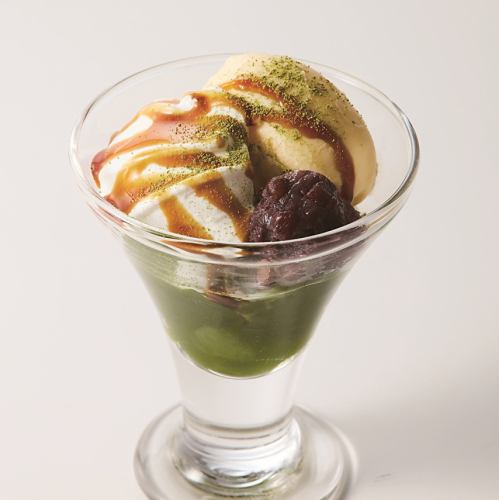 抹茶ゼリーと小豆のパフェ
