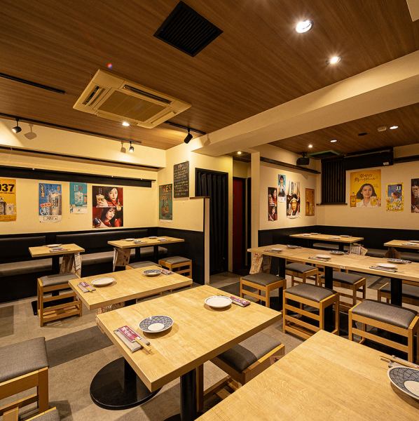 広々としたテーブル席は、25名様から最大36名様までの貸切利用にも対応しております。周囲を気にせず盛り上がれるため、会社宴会や歓送迎会、季節の集まりなど大人数でのパーティーにぴったりです。三宮エリアで大人数の宴会場をお探しの際は、ぜひ当店へご相談ください。一体感のある宴会を演出いたします。