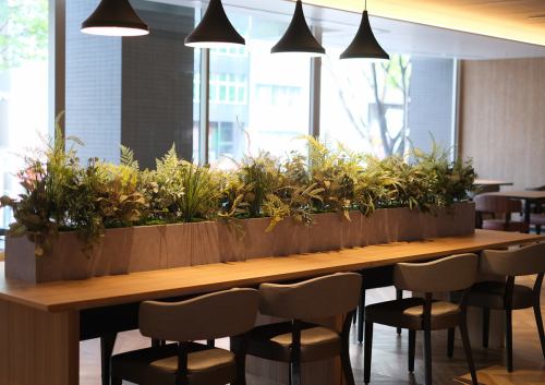 宴会・パーティーなどに最適な空間です。メニューはコースまたはビュッフェスタイルの希望に合わせてご提案いたします。お気軽にお問合せください。