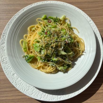 【十一月午餐】橄榄油意面+无限量沙拉和面包+迷你甜点和饮料