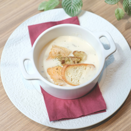 【十一月午餐】可食用汤品+无限量沙拉和面包+迷你甜点和饮料