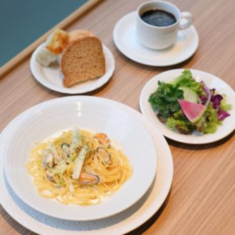 【土日祝限定】パスタ+ALL ビュッフェ〈乾杯スパークリング&ワインのフリーフロー〉